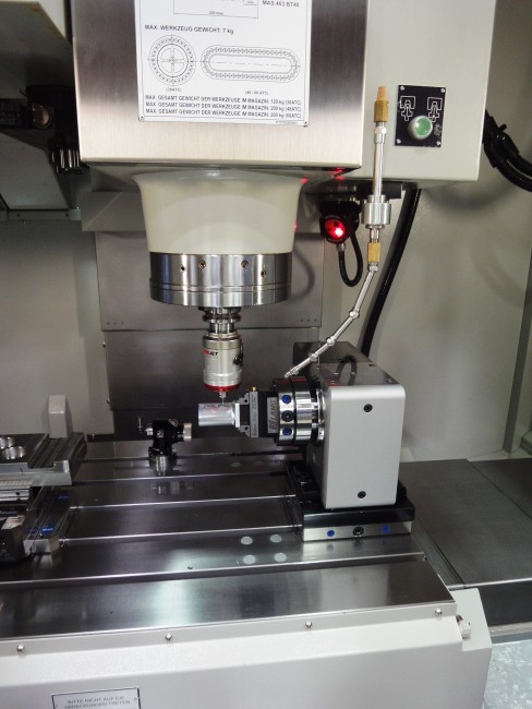 5-axis vise clamped in a zero point clamping system from workholding expert LANG