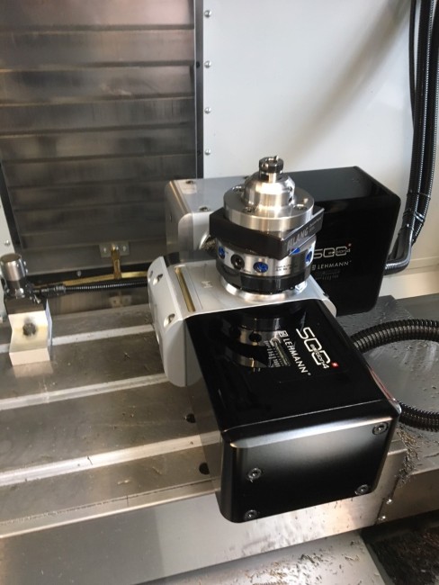 The 0-point clamping system from LANG Technik reduces set-up times in a cnc machine