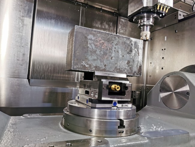 5-axis machining of blank with a 5 axis vise from LANG Technik