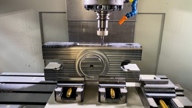 5-axis machining of raw part with a centering vise from LANG Technik