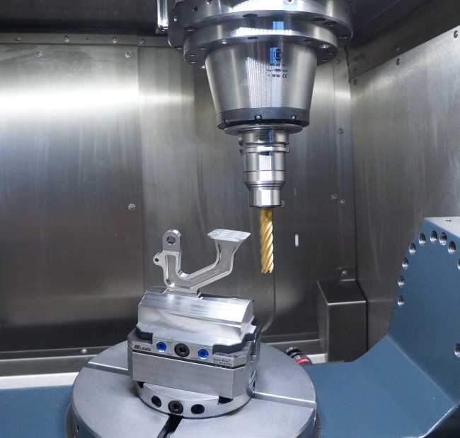 The zero point clamping system from LANG Technik reduces set-up times in a milling machine