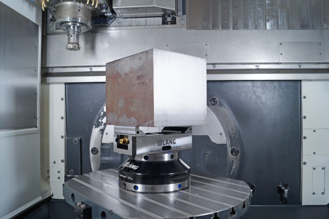 5-axis machining of workpiece with a centering vise from LANG Technik
