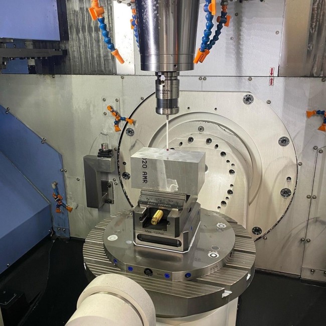 5-axis machining of raw part with a cnc vise from LANG Technik