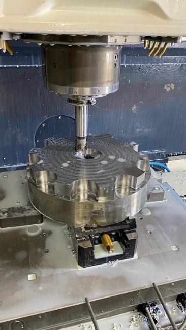 Makro 4Grip von LANG Technik für die Rundteilspannung in einer Werkzeugmaschine