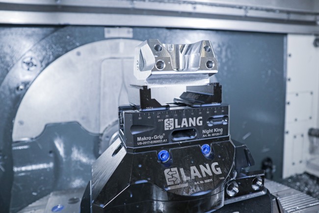Makro-Grip Night King von LANG Technik für die CNC-Bearbeitung in einer CNC-Maschine