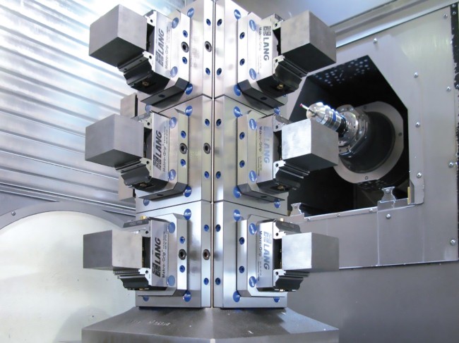 Quick-Tower Spannturm von LANG Technik für das Fräsen in einem Horizontalbearbeitungszentrum